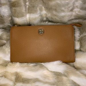 Tory Burch Brody Pebbled Wallet On Chain